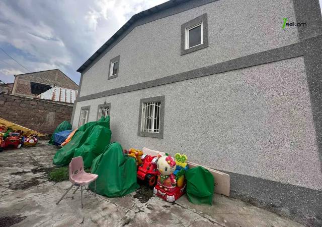 Երկու հարկանի քարե տուն Դավիթ Բեկի փողոցում Նոր Նորքում, 1400 ք.մ., կոսմետիկ վերանորոգում