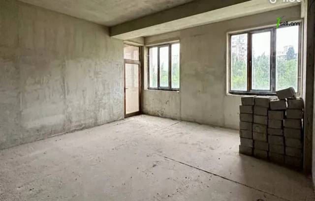 4 սենյականոց բնակարան նորակառույց շենքում Լվովյան փողոցում, 160 ք.մ., 2 սանհանգույց