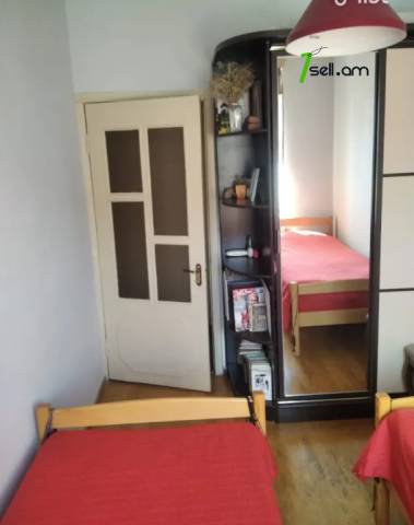 3 սենյականոց բնակարան, Դավիթ Մալյան փողոցի նրբանցք, 73 ք.մ., կապիտալ վերանորոգված, քարե շենք