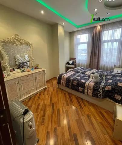 3 սենյականոց բնակարան նորակառույց շենքում Մելքումովի փողոցում, 93 ք.մ., նախավերջին հարկ