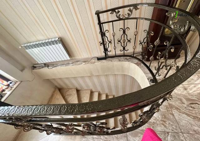 Մեկ հարկանի քարե տուն Սարյանի փողոցում կենտրոնում, 150 ք.մ., 3+ սանհանգույց, կապիտալ վերանորոգված