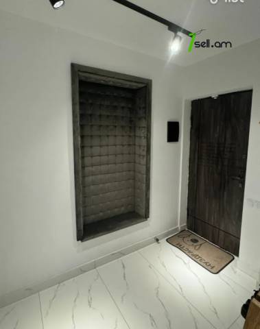 4 սենյականոց բնակարան Դրոյի փողոցում, 108 ք.մ., դիզայներական ոճով վերանորոգված, քարե շենք