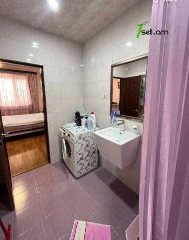 3 սենյականոց բնակարան նորակառույց շենքում Ծարավ աղբյուրի փողոցում, 101 ք.մ., 9/16 հարկ