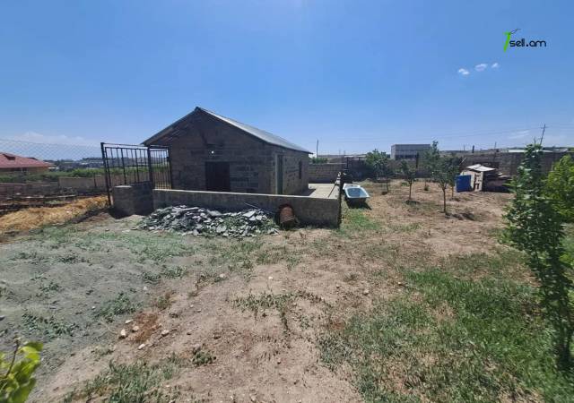 Մեկ հարկանի քարե տուն Զովունիում, 1050 քմ