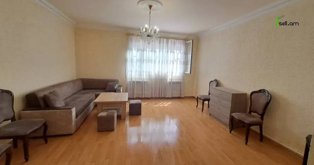 Մեկ հարկանի քարե տուն Տոլստոյի փողոցում կենտրոնում, 80 քմ, կապիտալ վերանորոգված