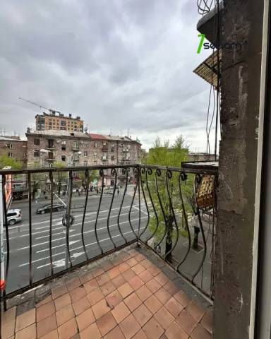 4 սենյականոց բնակարան Կոմիտասի պողոտայում, 97 ք.մ., նախավերջին հարկ, կոսմետիկ վերանորոգում