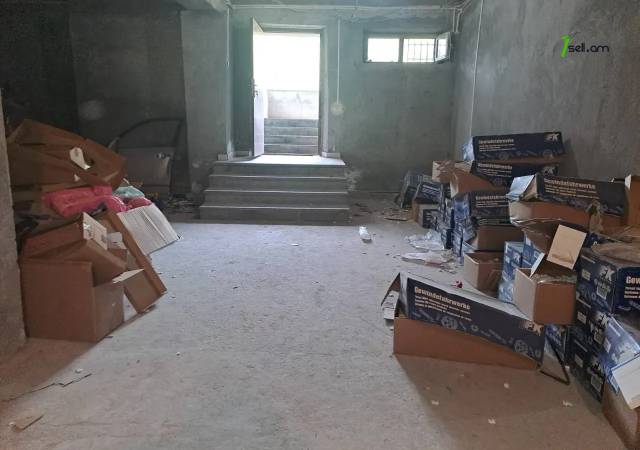 Երեք հարկանի քարե տուն Դավիթ Բեկի փողոցում Էրեբունիում, 900 ք.մ., 2 սանհանգույց