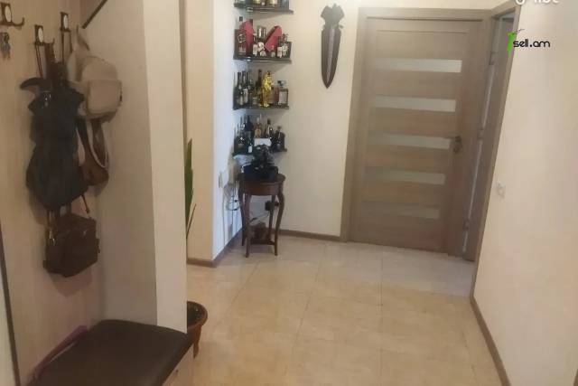 4 սենյականոց բնակարան Զաքարիա Քանաքեռցու փողոցում, 80 ք.մ., նախավերջին հարկ, կապիտալ վերանորոգված