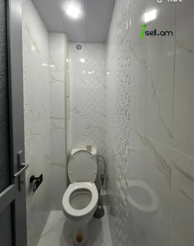 3 սենյականոց բնակարան Մամիկոնյանց փողոցում, 65 ք.մ., 2/5 հարկ, եվրովերանորոգված, քարե շենք