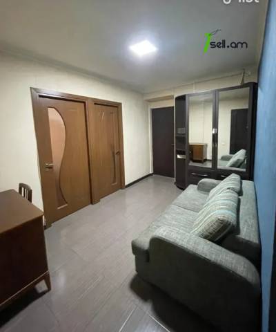 4 սենյականոց բնակարան, Աթոյան փողոցի նրբանցք, 93 ք.մ., 3/5 հարկ, կապիտալ վերանորոգված, քարե շենք