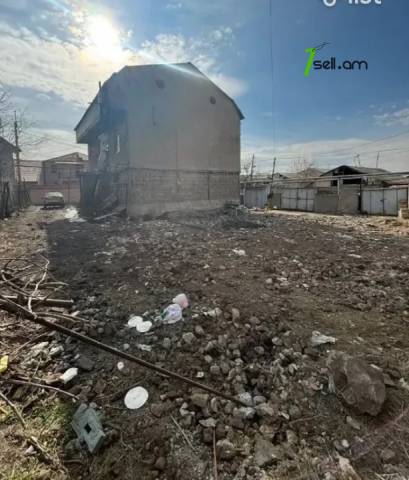 Երկու հարկանի քարե տուն Նոր Արեշի 28-րդ փողոցում Էրեբունիում, 240 ք.մ., 2 սանհանգույց