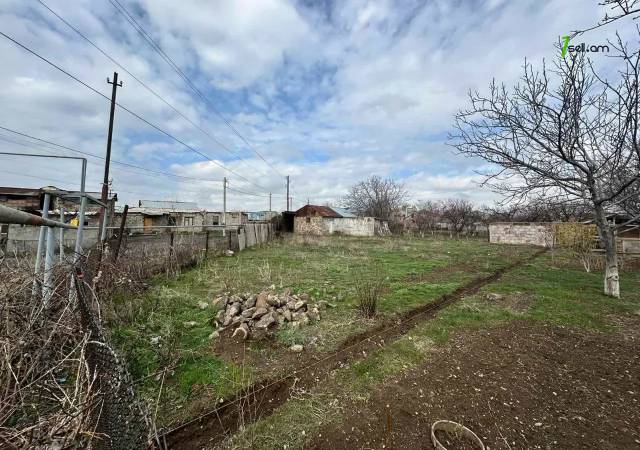 Գյուղատնտեսական հողատարածք Զովունի 16 փողոցում Զովունիում, 400 ք.մ.