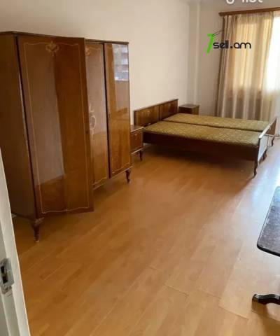 4 սենյականոց բնակարան Աբովյան փողոցում, 125 քմ, նախավերջին հարկ, կոսմետիկ վերանորոգում, քարե շենք