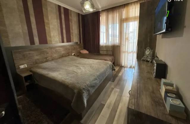 4 սենյականոց բնակարան Եզնիկ Կողբացու փողոցում, 105 ք.մ., դիզայներական ոճով վերանորոգված