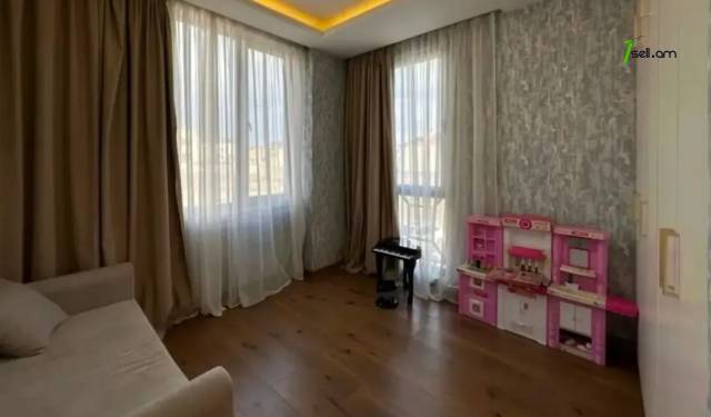 Երեք հարկանի քարե թաունհաուզ Սամվել Գևորգյան փողոցում Դավթաշենում, 178 քմ, 3+ սանհանգույց