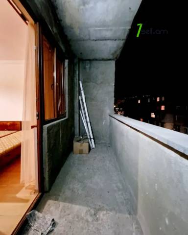 5 սենյականոց բնակարան Աբովյան փողոցում, 130 ք.մ., նախավերջին հարկ, բարձր առաստաղներ