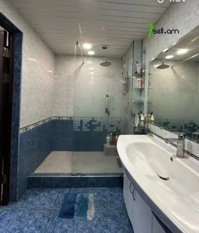 4 սենյականոց բնակարան Եզնիկ Կողբացու փողոցում, 105 ք.մ., դիզայներական ոճով վերանորոգված