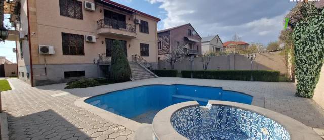 Երկու հարկանի քարե տուն Աջափնյակում, 360 ք.մ., 3+ սանհանգույց, եվրովերանորոգված