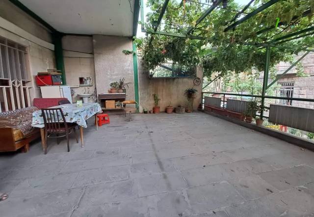 4 սենյականոց բնակարան Զարոբյան փողոցում, 162 ք.մ., նախավերջին հարկ, քարե շենք