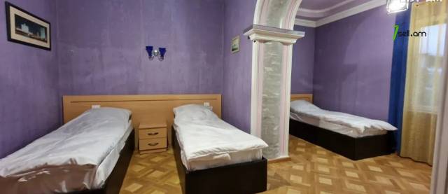 Ընդարձակ 5 սենյականոց բնակարան Մեսրոպ Մաշտոցի պողոտայում, 310 ք.մ., 2 սանհանգույց, բարձր առաստաղներ