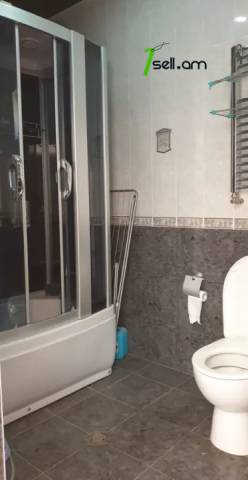 Երկու հարկանի քարե տուն Բագրևանդի փողոցում Նոր Նորքում, 250 ք.մ., 2 սանհանգույց, եվրովերանորոգված