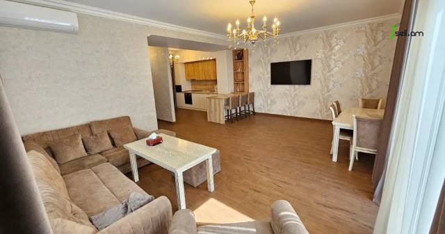 Երկու հարկանի քարե թաունհաուզ, Գ-1 թաղամաս Աջափնյակում, 400 քմ, 2 սանհանգույց, կապիտալ վերանորոգված