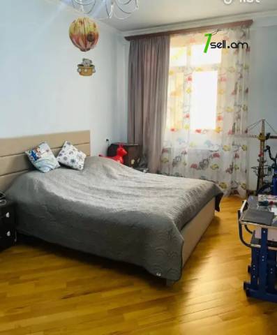 3 սենյականոց բնակարան նորակառույց շենքում Ծարավ աղբյուրի փողոցում, 96 ք.մ., բարձր առաստաղներ