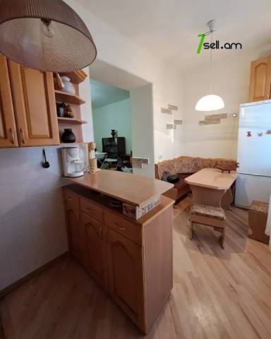 2 սենյականոց բնակարան Կոմիտասի պողոտայում, 55 ք.մ., 1/5 հարկ, կապիտալ վերանորոգված, քարե շենք