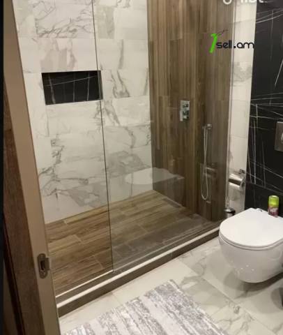 3 սենյականոց բնակարան նորակառույց շենքում կենտրոնում, 131 ք.մ., 5/14 հարկ, 2 սանհանգույց