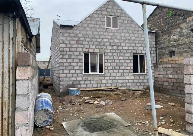 Մեկ հարկանի քարե տուն 22-րդ փողոցում Գեղանիստում, 330 ք.մ., մասնակի վերանորոգում