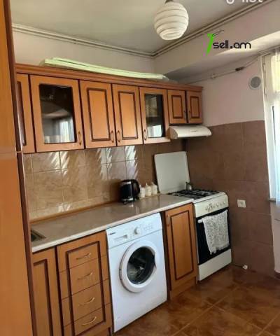 3 սենյականոց բնակարան Գուսան Շերամի փողոցում, 80 ք.մ., 7/9 հարկ, կապիտալ վերանորոգված