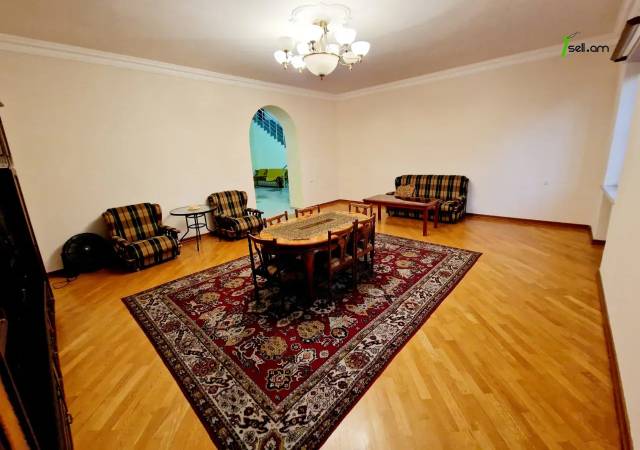 Երկու հարկանի քարե տուն Դավիթ Բեկի փողոցում Էրեբունիում, 500 ք.մ., 3+ սանհանգույց, եվրովերանորոգված