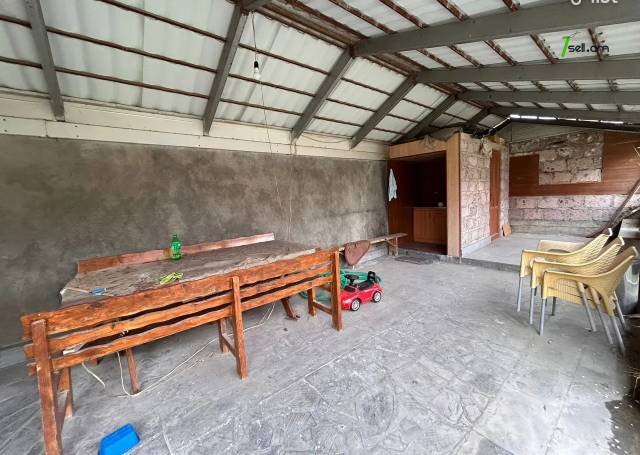 Երեք հարկանի քարե տուն Առինջի 17-րդ փողոցում Առինջում, 360 ք.մ., 3+ սանհանգույց