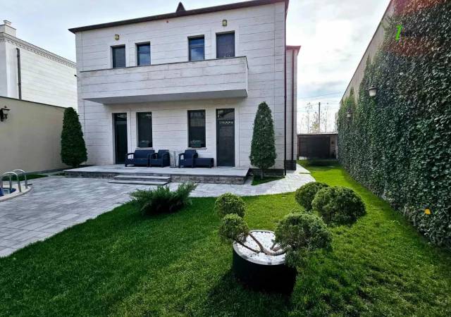 Երկու հարկանի քարե տուն, Նոյ թաղամաս Աջափնյակում, 820 քմ, 3+ սանհանգույց, կապիտալ վերանորոգված