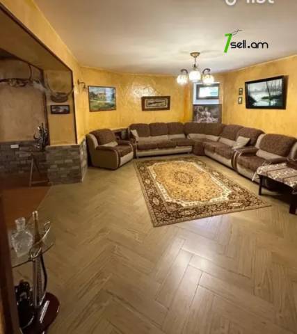 Չորս հարկանի քարե տուն Պարույր Սևակ թաղամաս 2-րդ փողոցում Առինջում, 640 քմ, 3+ սանհանգույց