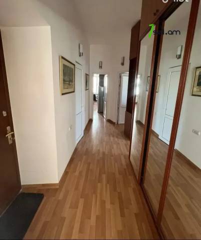 3 սենյականոց բնակարան Աբովյան փողոցում, 72 ք.մ., 2/4 հարկ, բարձր առաստաղներ, կապիտալ վերանորոգված