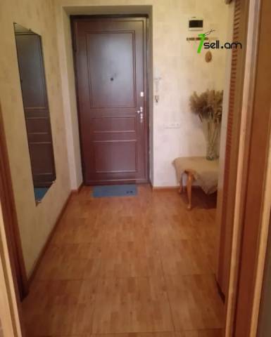 2 սենյականոց բնակարան Թումանյան փողոցում, 60 ք.մ., բարձր առաստաղներ, եվրովերանորոգված, քարե շենք