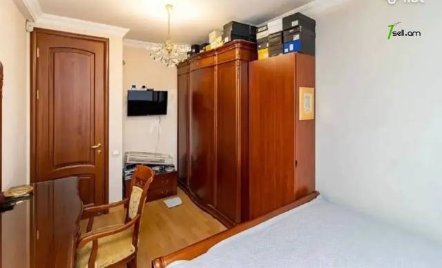 4 սենյականոց բնակարան Մոսկովյան փողոցում, 150 ք.մ., 2/8 հարկ, 2 սանհանգույց, եվրովերանորոգված