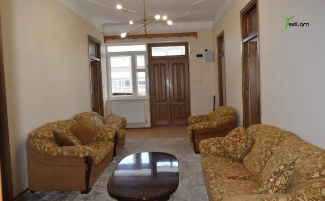 Մեկ հարկանի քարե տուն Մարմաշենում, 141 ք.մ., 2 սանհանգույց, մեծ հողամաս, եվրովերանորոգված