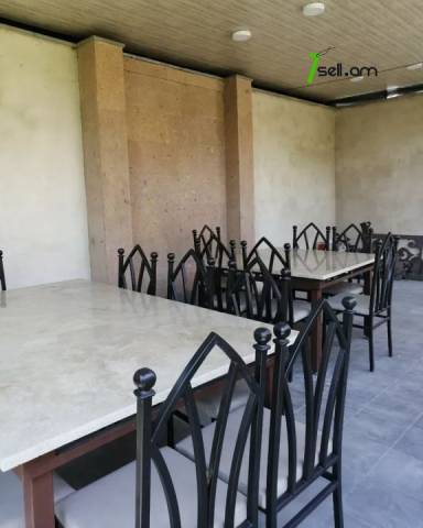 Երեք հարկանի քարե տուն, Ավան-Առինջ 2-րդ միկրոշրջան Ավանում, 1020 ք.մ., 3+ սանհանգույց