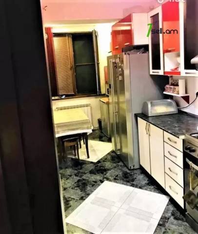 4 սենյականոց բնակարան Էրեբունիում, 100 ք.մ., նախավերջին հարկ, կապիտալ վերանորոգված, քարե շենք