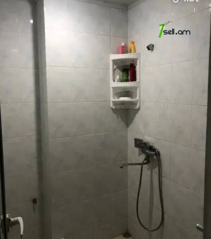 3 սենյականոց բնակարան Ծարավ Աղբյուր փողոցում, 72 քմ, նախավերջին հարկ, մի քանի պատշգամբ