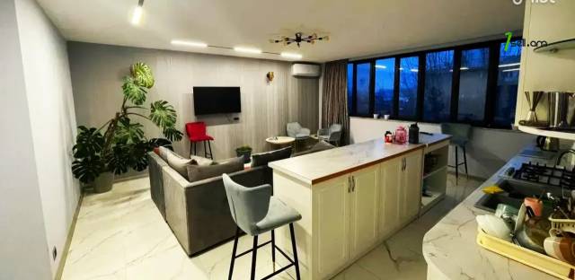 4 սենյականոց բնակարան Էրեբունու փողոցում, 100 ք.մ., բարձր առաստաղներ, կապիտալ վերանորոգված