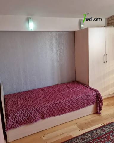 Երկու հարկանի քարե տուն Քեռու փողոցում Ձորաղբյուրում, 1200 քմ, 2 սանհանգույց, եվրովերանորոգված