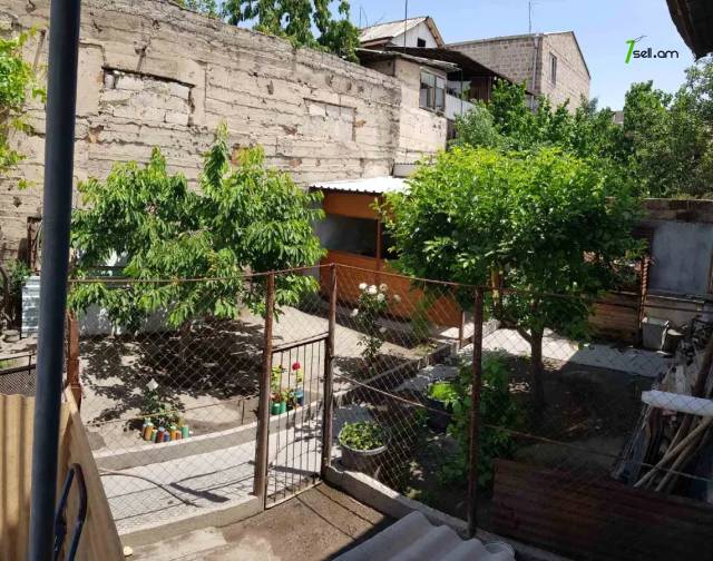 Երկու հարկանի քարե տուն Դավիթ Մալյան փողոցում Ավանում, 478 քմ, կոսմետիկ վերանորոգում