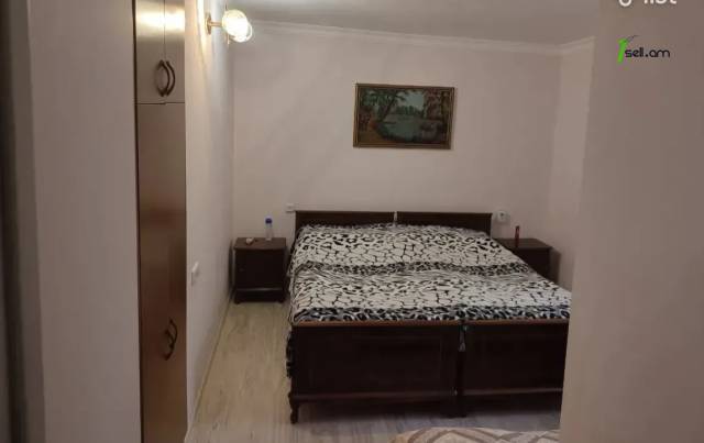 Մեկ հարկանի քարե տուն Խորենացու փողոցում Էրեբունիում, 90 քմ, կոսմետիկ վերանորոգում