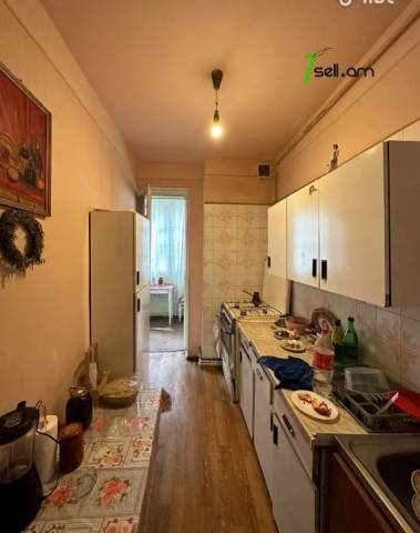 2 սենյականոց բնակարան Մամիկոնյանց փողոցում, 68 ք.մ., 2/5 հարկ, մասնակի վերանորոգում, քարե շենք