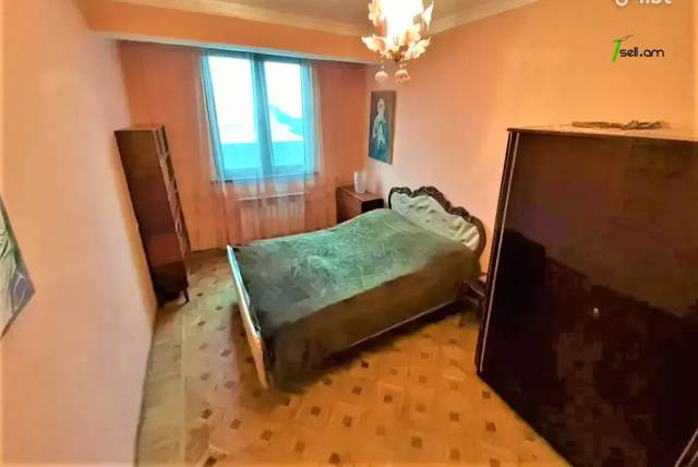 3 սենյականոց բնակարան Էրեբունիում, 82 ք.մ., 2/5 հարկ, կապիտալ վերանորոգված, քարե շենք