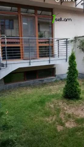 Երեք հարկանի քարե տուն Ծարավ աղբյուրի փողոցում Ավանում, 253 ք.մ., 3+ սանհանգույց, եվրովերանորոգված
