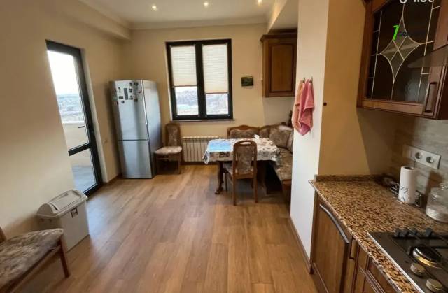 3 սենյականոց բնակարան նորակառույց շենքում Գրիբոյեդովի փողոցում, 116 քմ, 11/16 հարկ, 2 սանհանգույց